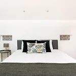 דירה Downtown Duplex