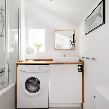 דירה Downtown Duplex *