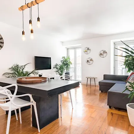 Downtown Duplex * ליסבון